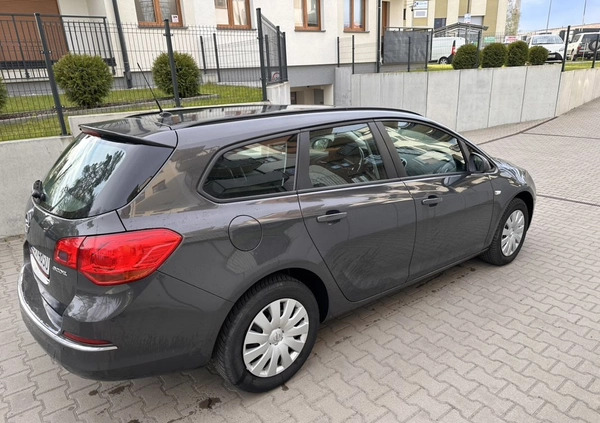 Opel Astra cena 25900 przebieg: 177500, rok produkcji 2015 z Szczecin małe 79